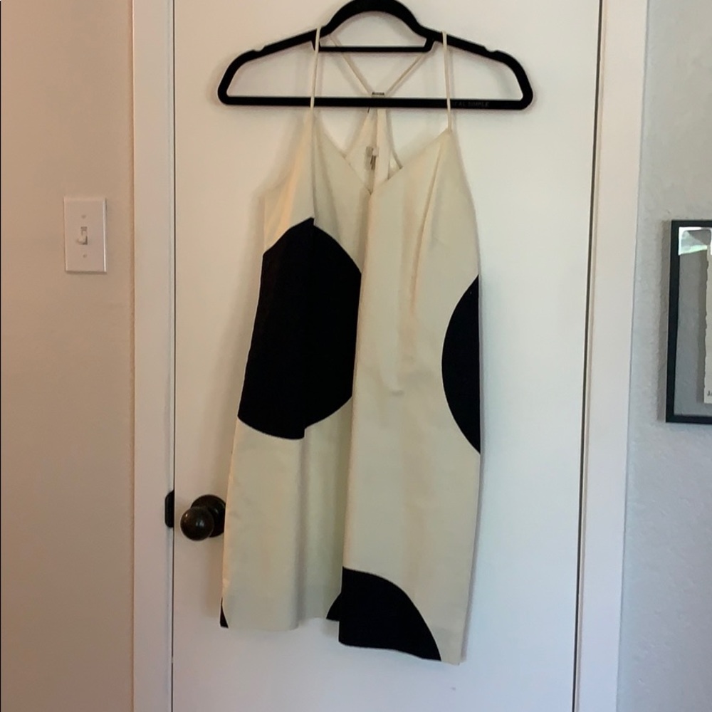 Super cute black and white dress